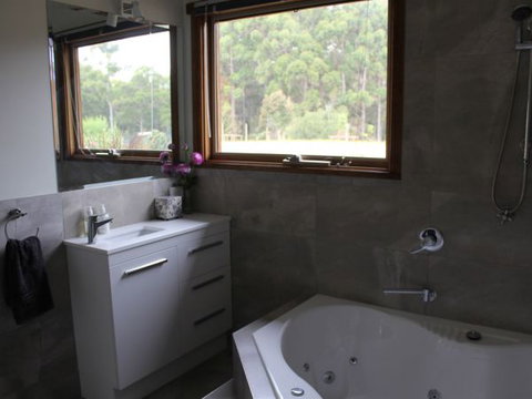 Eagle's Roost Farmstay B&B - 2032 Olympic Games 2