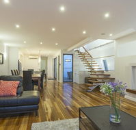 Serenity Torquay Sea View Luxury Beachfront - 2032 Olympic Games