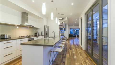 Serenity Torquay Ocean View: Luxury Beachfront - 2032 Olympic Games 1