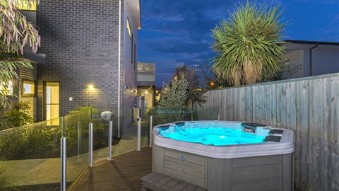 Serenity Torquay Ocean View: Luxury Beachfront - 2032 Olympic Games 5