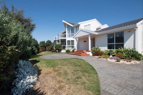 Ocean Manor Bed And Breakfast - 2032 Olympic Games 8