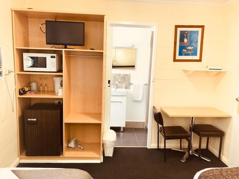 Red Cedar Motel - 2032 Olympic Games 6