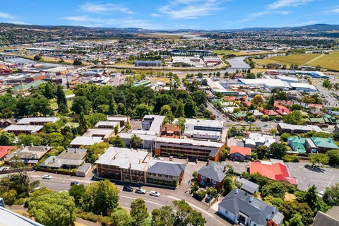 Coach House Launceston - 2032 Olympic Games 0