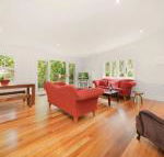 Poets Cottage Fireplace Close to Treks - 2032 Olympic Games