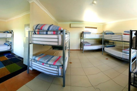 Jump Inn Alice Budget Accommodation - 2032 Olympic Games 7