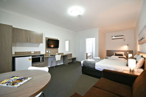 The Aberdeen Motel - 2032 Olympic Games 2