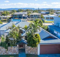 Maureen Waterfront Beach House - 2032 Olympic Games