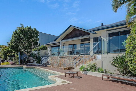 Maureen Waterfront Beach House - 2032 Olympic Games 5