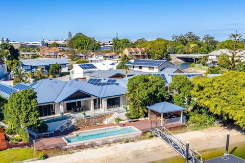 Maureen Waterfront Beach House - 2032 Olympic Games 2
