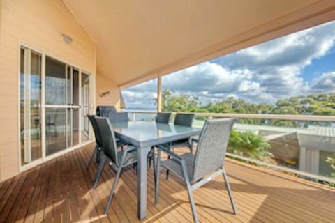 Moy At Nelson Bay, 2/30 Thurlow Avenue - 2032 Olympic Games 0