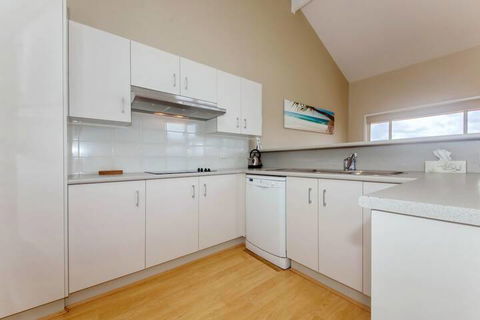 Moy At Nelson Bay, 2/30 Thurlow Avenue - 2032 Olympic Games 5
