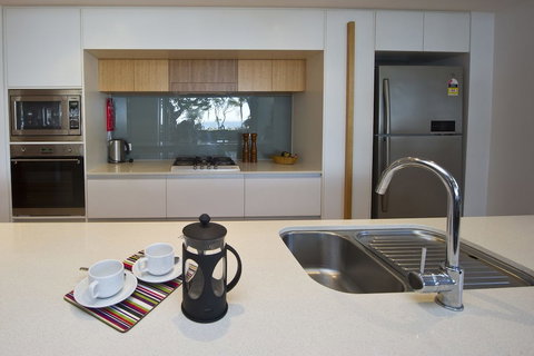 Maggies Beachfront Apt. 1 - 2032 Olympic Games 1