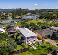 A PERFECT STAY Sunset Beach Riverside - 2032 Olympic Games