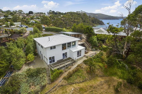 Hidden Bay - 5 BR Luxury Waterfront - 2032 Olympic Games 3