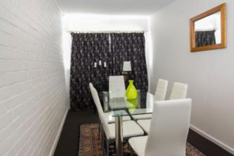 Cowan Street Bungalow - 2032 Olympic Games 5