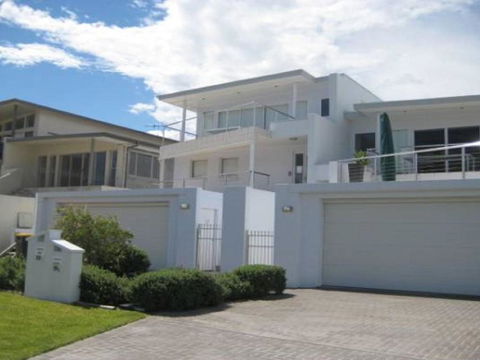 Ultimate Beach House 19a Graham Street Views Peace & Quiet - 2032 Olympic Games 4