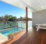 Culbara 23b Modern 5 Bedroom Townhouse on Canal with Plunge Pool Pontoon  Aircon - 2032 Olympic Games