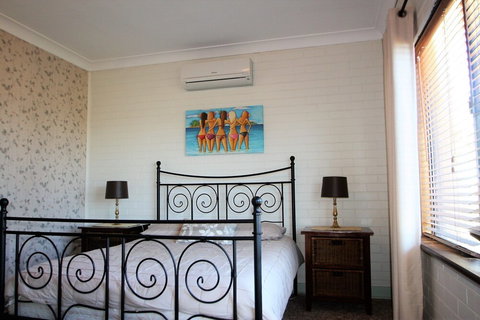 Pine Villas Walk To Beach Ocean Views - 2032 Olympic Games 3