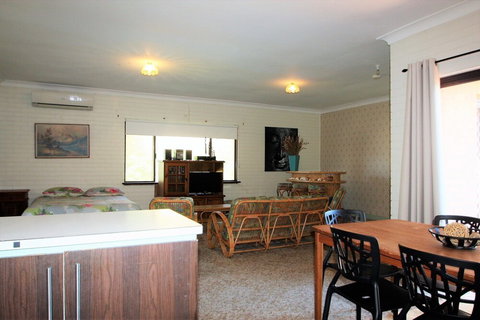 Pine Villas Walk To Beach Ocean Views - 2032 Olympic Games 4