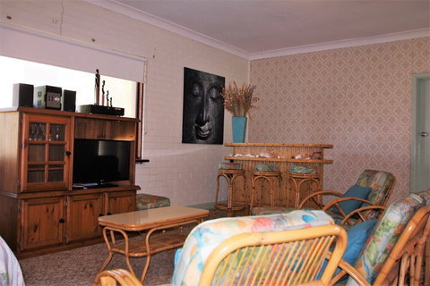 Pine Villas Walk To Beach Ocean Views - 2032 Olympic Games 2