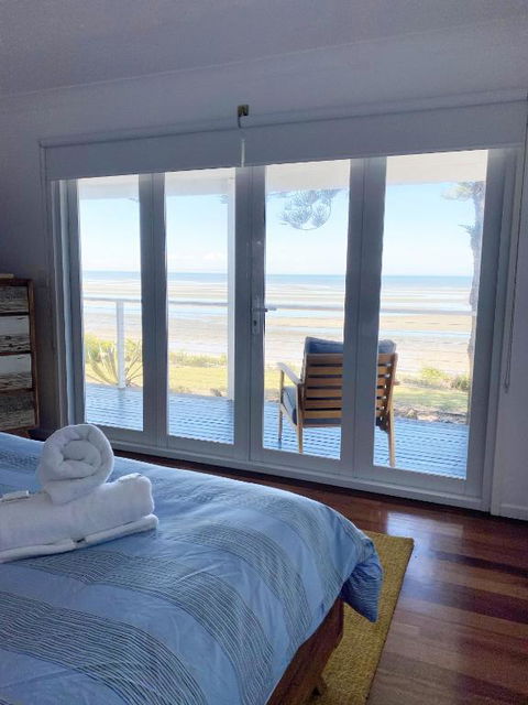 Happy Tides Beachfront Holiday Home - 2032 Olympic Games 3