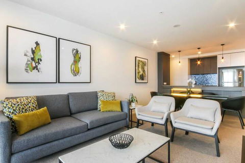 Luxurious 2 Bedroom Brand New Apartment With Amazing Hinterland Views - 2032 Olympic Games 7