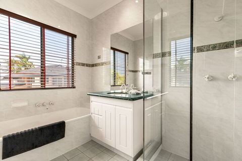 Mermaid Beach House - 2032 Olympic Games 5