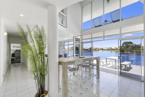 Havana Blue - Large 4 Bedroom Home - 2032 Olympic Games 5