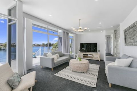 Havana Blue - Large 4 Bedroom Home - 2032 Olympic Games 0