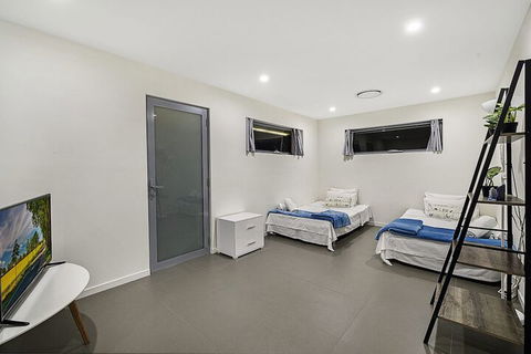 Just In Paradise Waterfront 5 Bedroom Deluxe House Central Broadbeach Location - 2032 Olympic Games 6