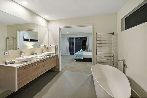 Just In Paradise Waterfront 5 Bedroom Deluxe House Central Broadbeach Location - 2032 Olympic Games 7