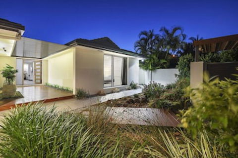Just In Paradise Waterfront 5 Bedroom Deluxe House Central Broadbeach Location - 2032 Olympic Games 0