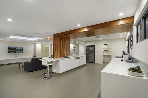 Just In Paradise Waterfront 5 Bedroom Deluxe House Central Broadbeach Location - 2032 Olympic Games 3