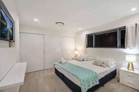 Just In Paradise Waterfront 5 Bedroom Deluxe House Central Broadbeach Location - 2032 Olympic Games 5