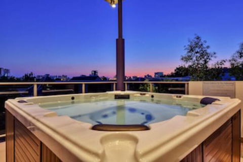 Darwin City Lights Jacuzzi - 2032 Olympic Games 0