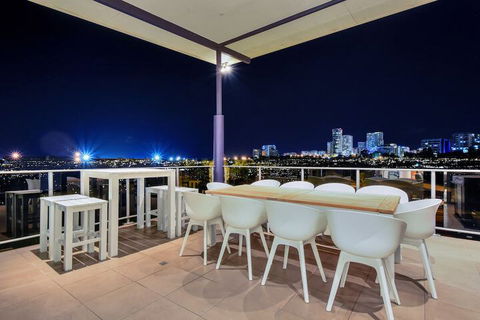 Darwin City Lights Jacuzzi - 2032 Olympic Games 3