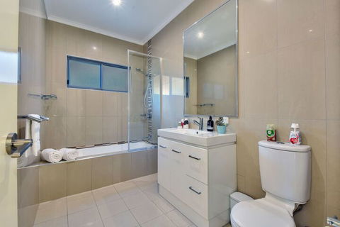 Darwin City Lights Jacuzzi - 2032 Olympic Games 4