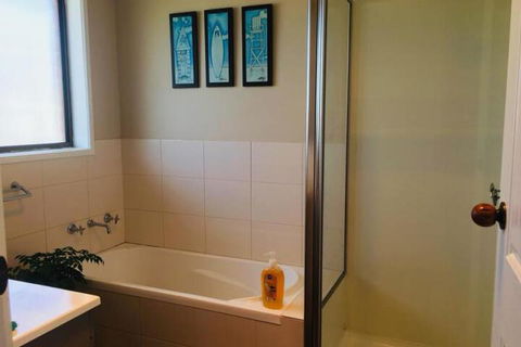 QUEEN BEDROOM FRIENDLY HOME PORTLAND - 2032 Olympic Games 3