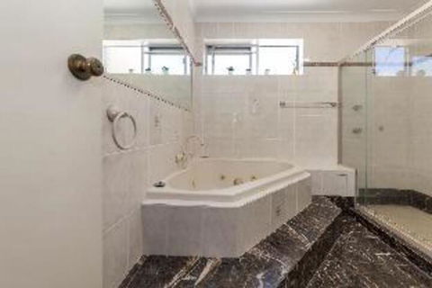 2 Bedroom Apartment Laman Lodge Unit 5 - 2032 Olympic Games 4