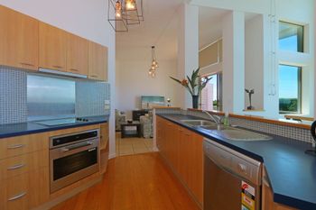 Pacific Royale Penthouse 311 - 2032 Olympic Games 6