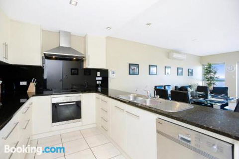 Bayline Beachfront Apartment No 4 - 2032 Olympic Games 3
