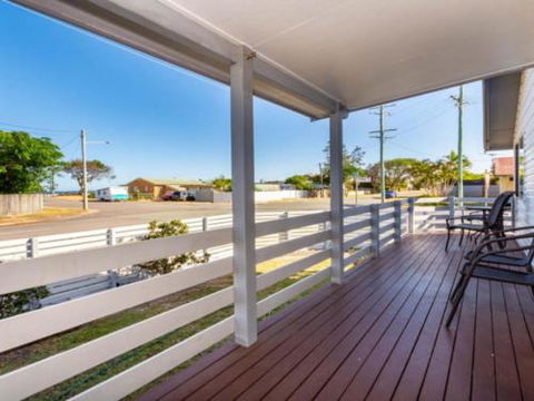 Dog Lovers Retreat Beachmere - 2032 Olympic Games 1