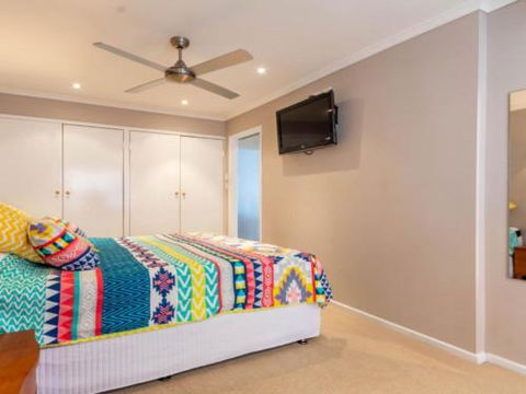 Dog Lovers Retreat Beachmere - 2032 Olympic Games 6