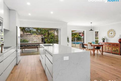 Modern Family Retreat 12 Minell Close - 2032 Olympic Games 4