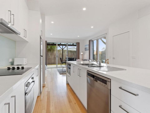 NORMANBY Coastal FREE WIFI & NETFLIX - 2032 Olympic Games 4