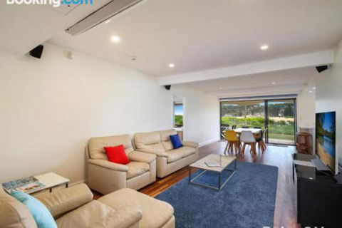 Beachfront Delight 14b Bareena Avenue - 2032 Olympic Games 3