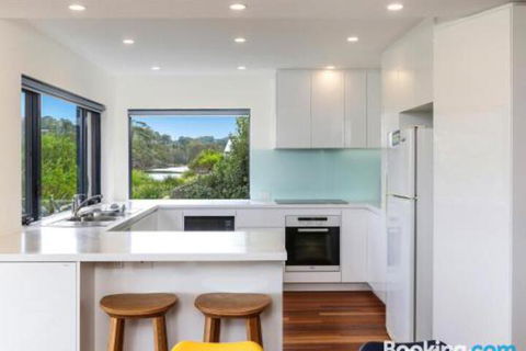 Beachfront Delight 14b Bareena Avenue - 2032 Olympic Games 4