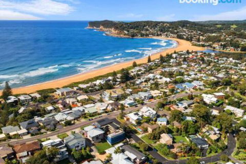 Beachfront Delight 14b Bareena Avenue - 2032 Olympic Games 0