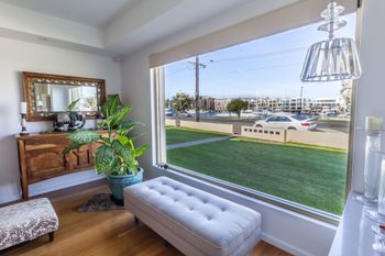 Serene Marinafront 3BR Retreat - 2032 Olympic Games 2