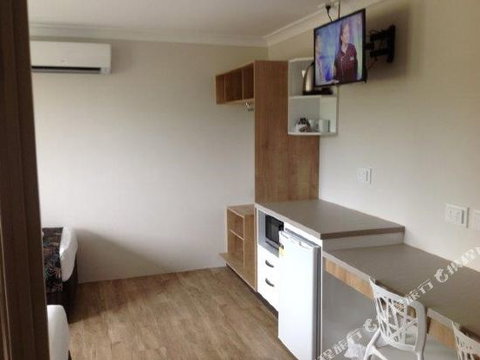 BEST WESTERN CASTLE LODGE MOTEL - 2032 Olympic Games 0